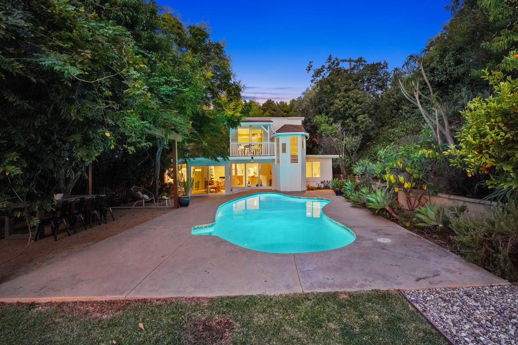 2671 La Cuesta Dr, Los Angeles, CA 90046